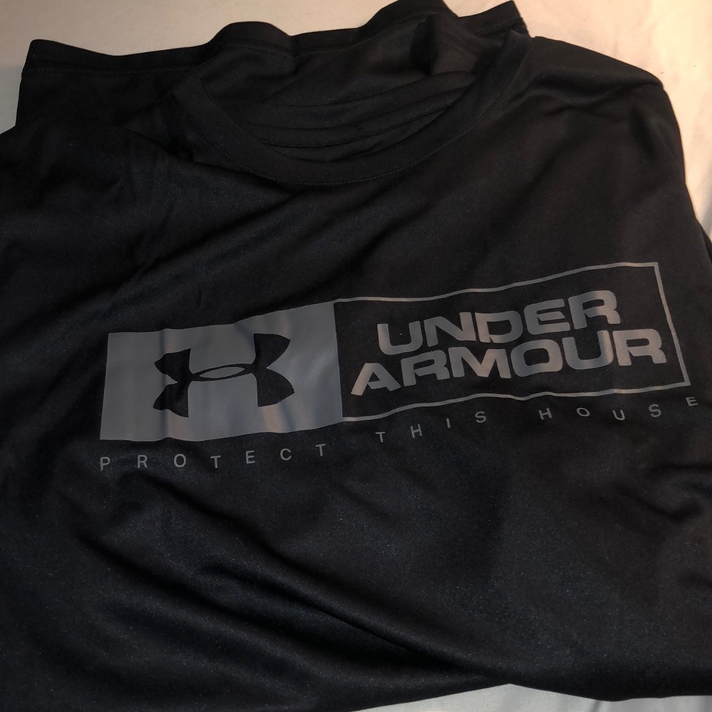 Under Armour short Sleeve Shirt